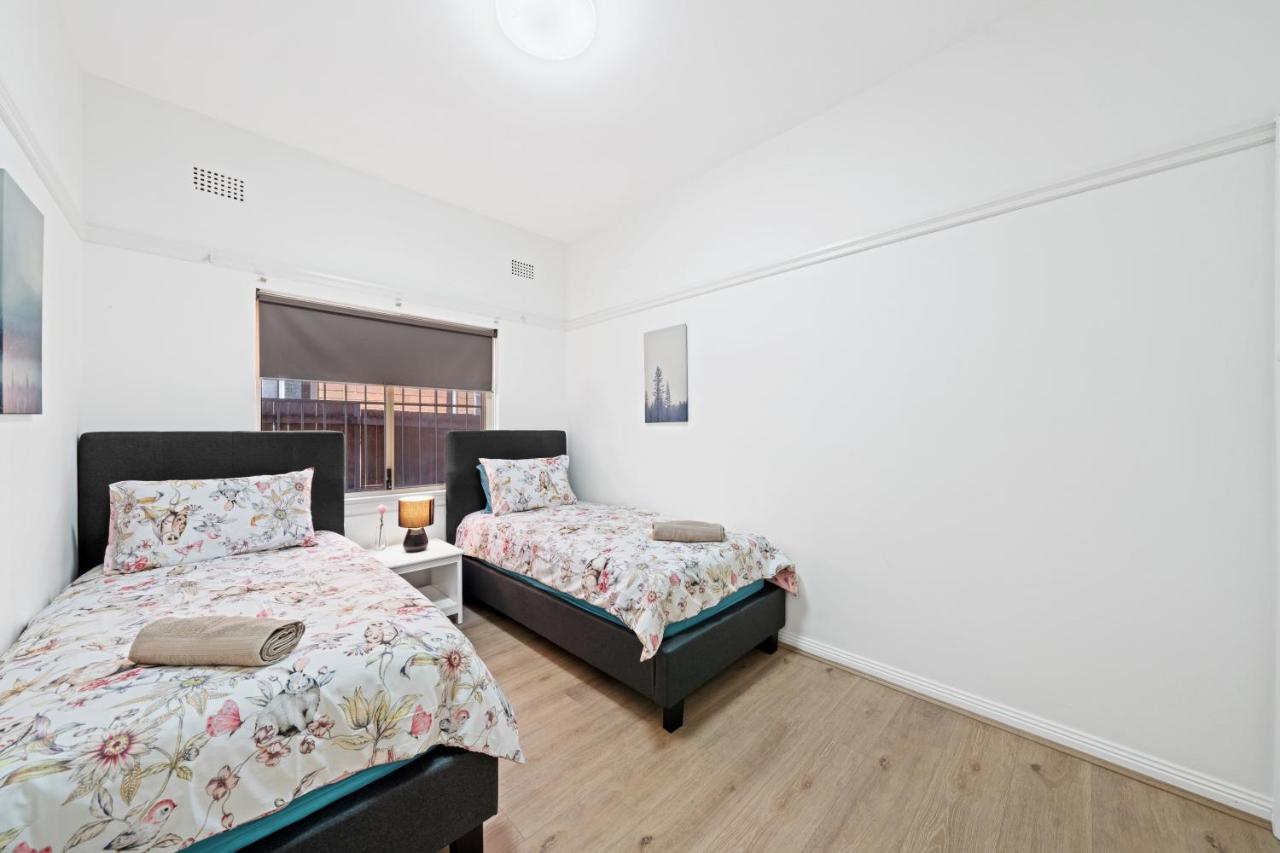 Burwood New 2 Bedroom 2 Bath Apt Free Parking シドニー エクステリア 写真