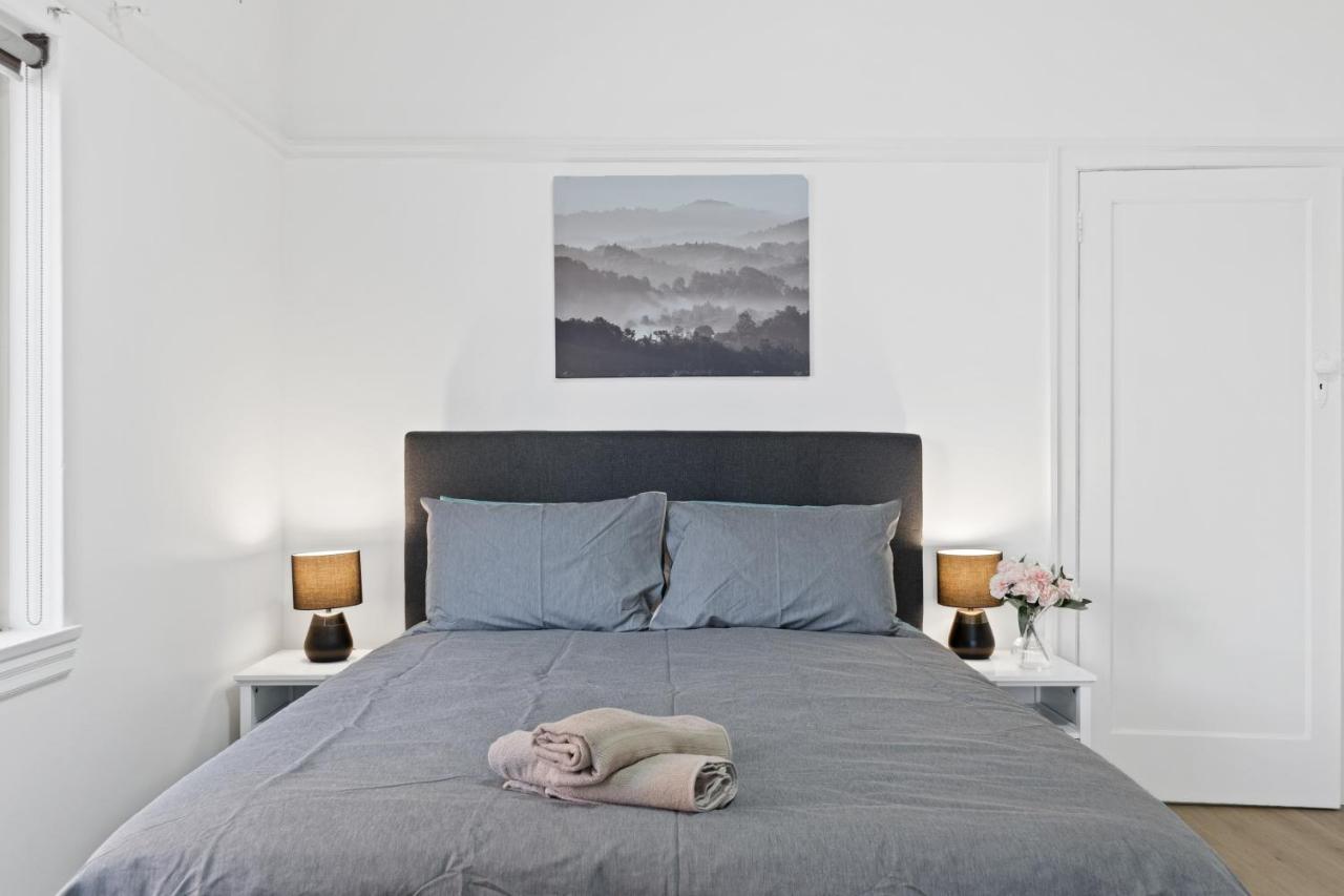 Burwood New 2 Bedroom 2 Bath Apt Free Parking シドニー エクステリア 写真