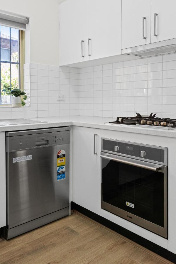Burwood New 2 Bedroom 2 Bath Apt Free Parking シドニー エクステリア 写真