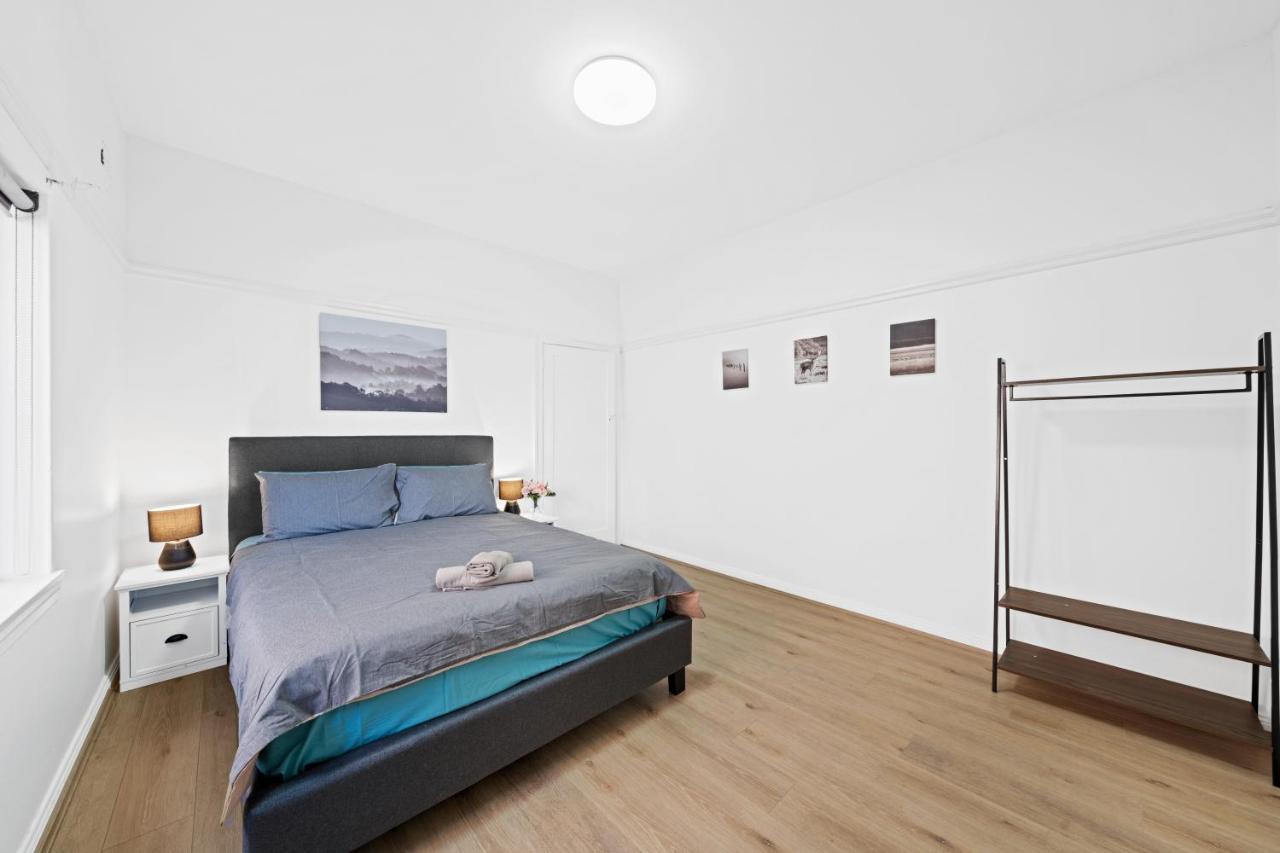 Burwood New 2 Bedroom 2 Bath Apt Free Parking シドニー エクステリア 写真